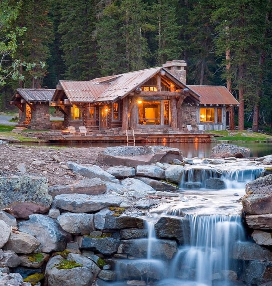Дом в лесу в горах