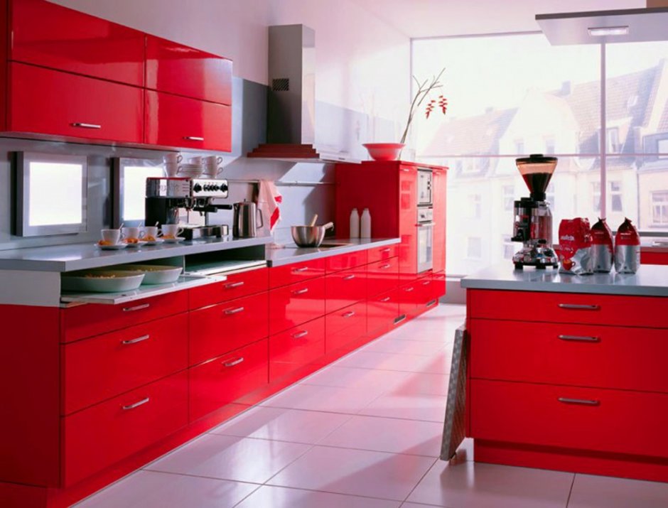 Кухонный гарнитур ярко красная