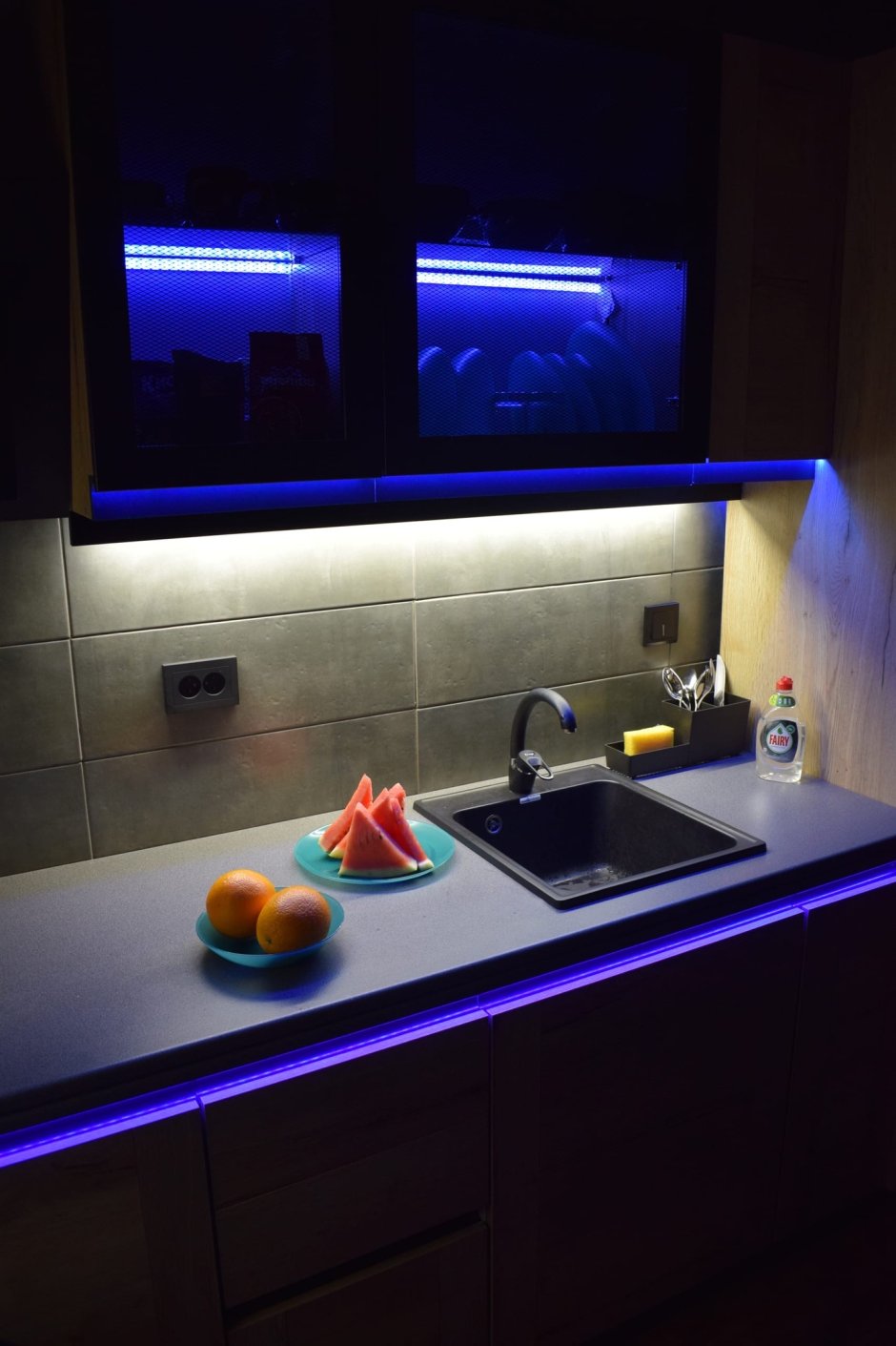 Подсветка ящиков на кухне