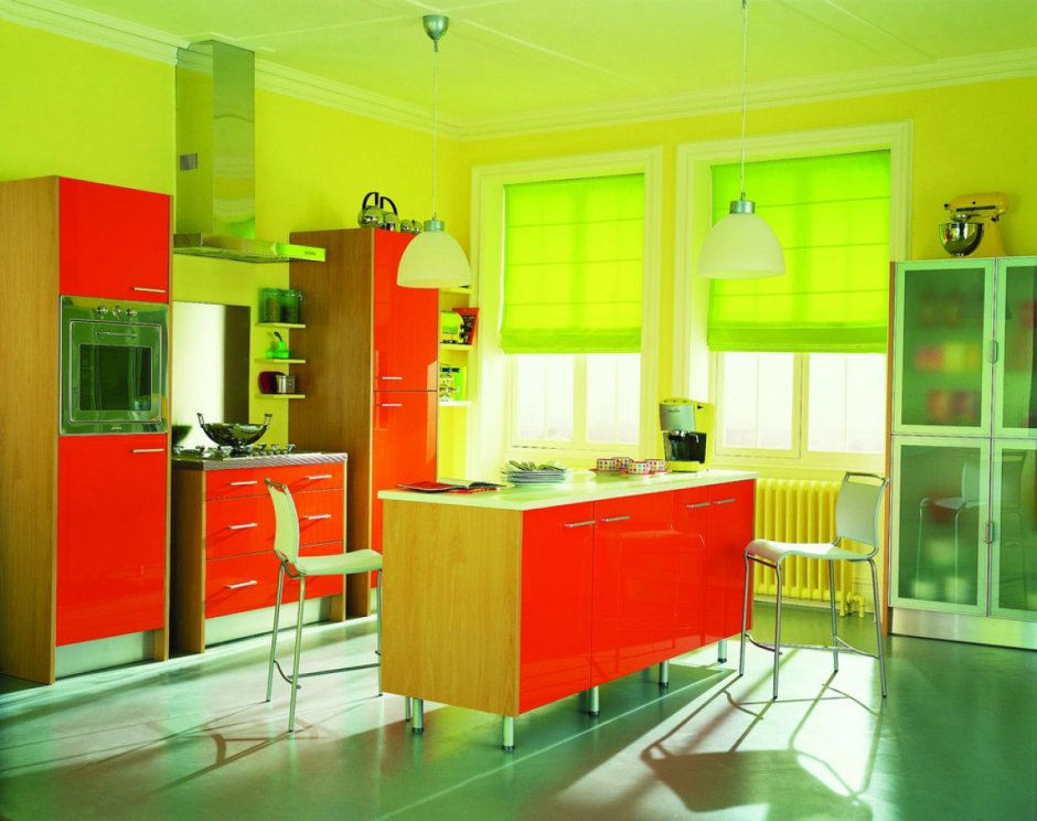 Интерьер кухни яркого цвета