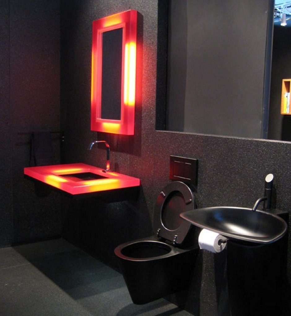 Черная ванная комната с подсветкой