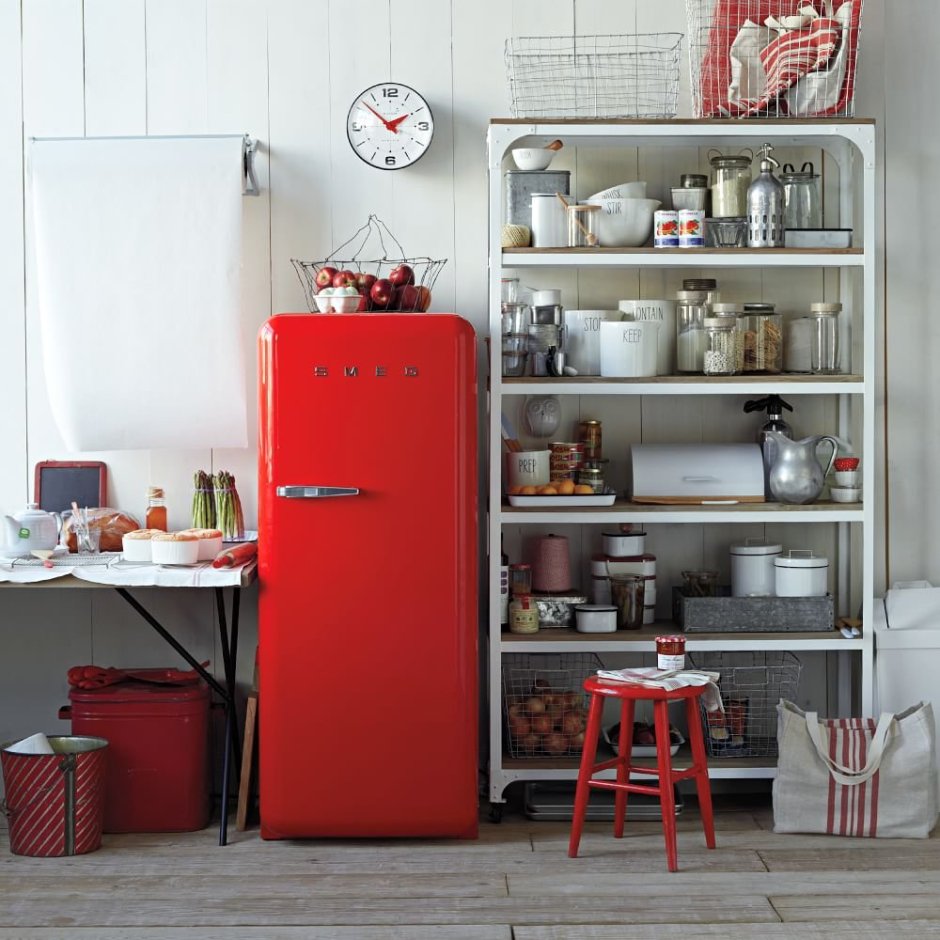 Холодильник Смег ретро красный