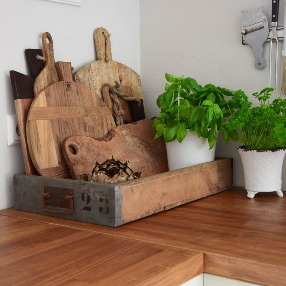 Доска разделочная деревянная в интерьере кухни