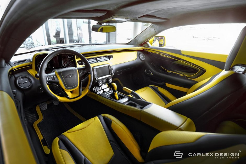 Chevrolet Camaro салон желтый