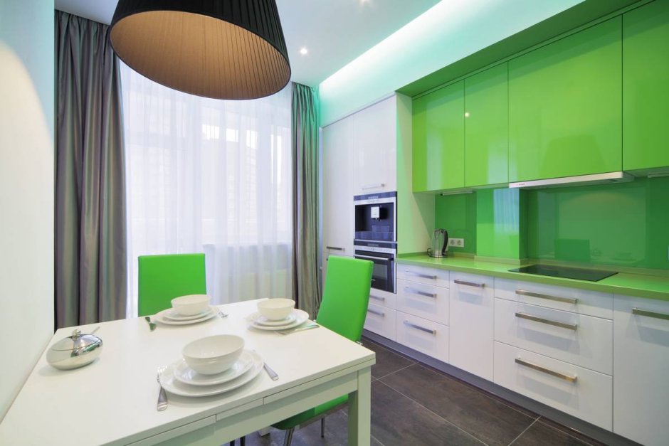 Бело зеленая кухня