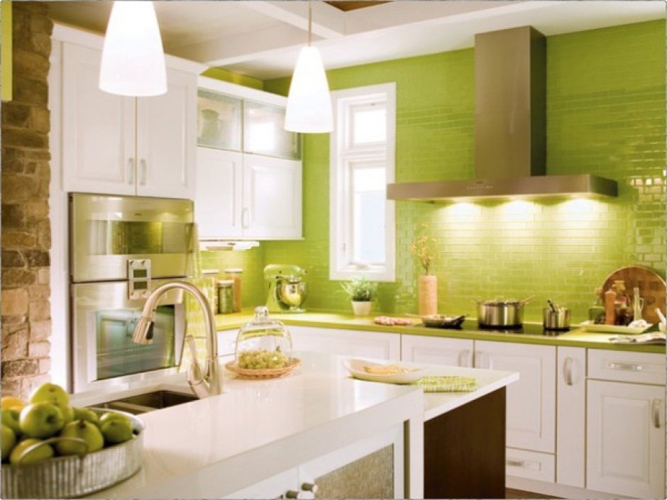 Кухня в зеленых тонах стены
