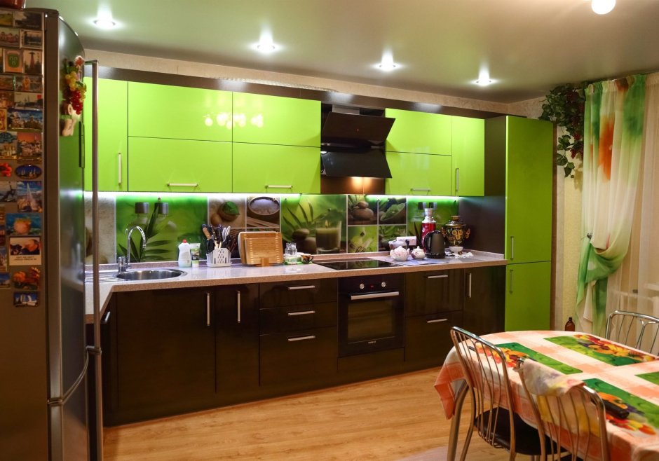 Кухня в зелено коричневых тонах