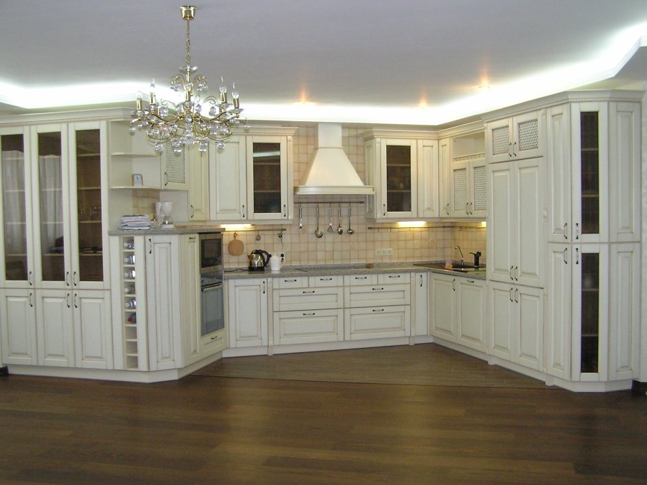 Кухня из белого дерева