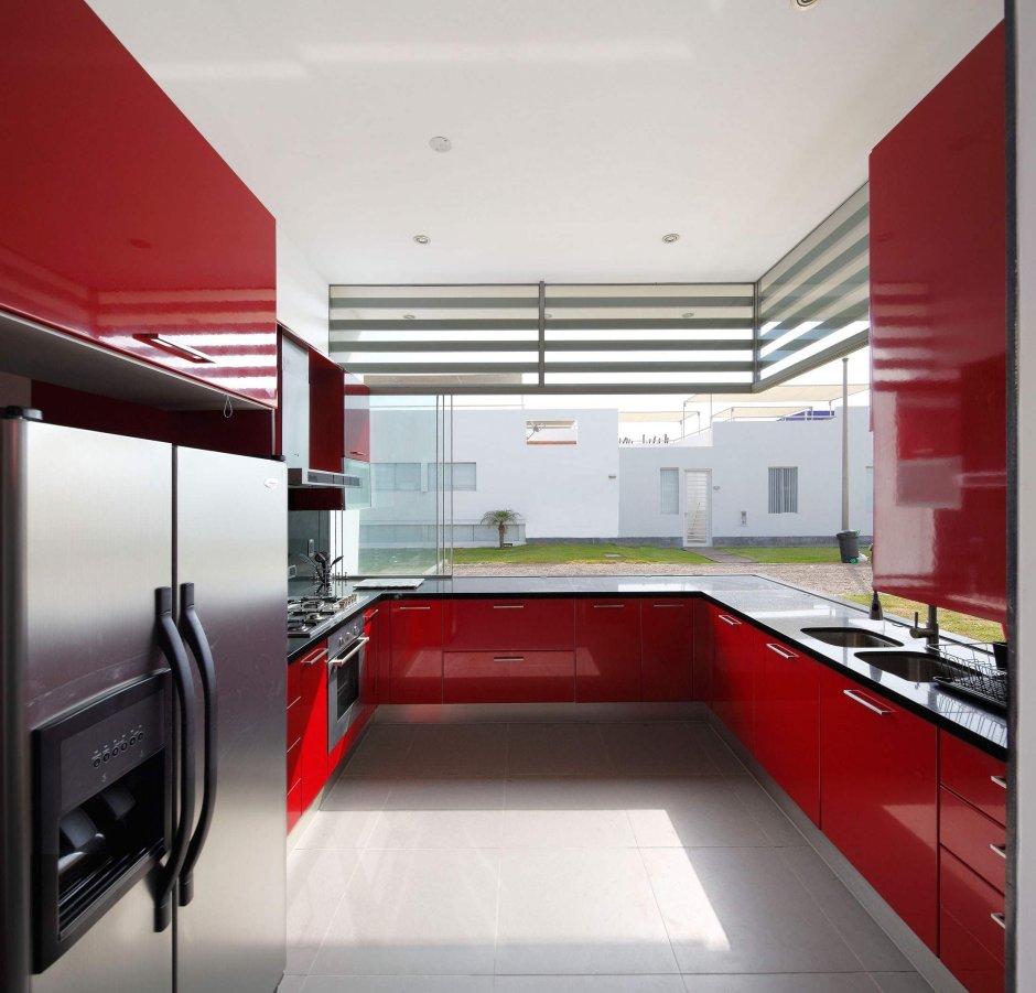Красная кухня в интерьере