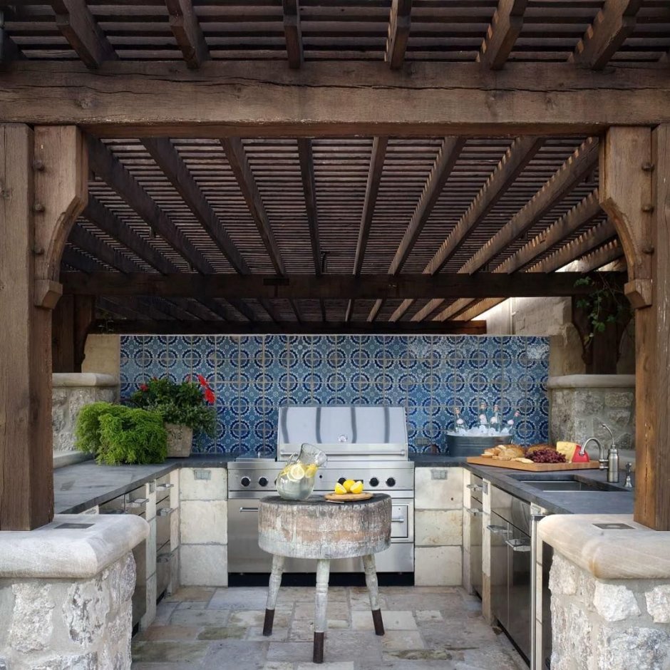 Летняя кухня в средиземноморском стиле
