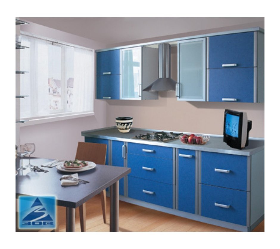 Кухня с голубыми фасадами корпусом бук