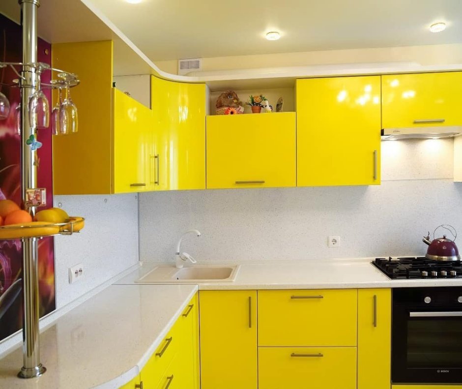 Желтая кухонная мебель