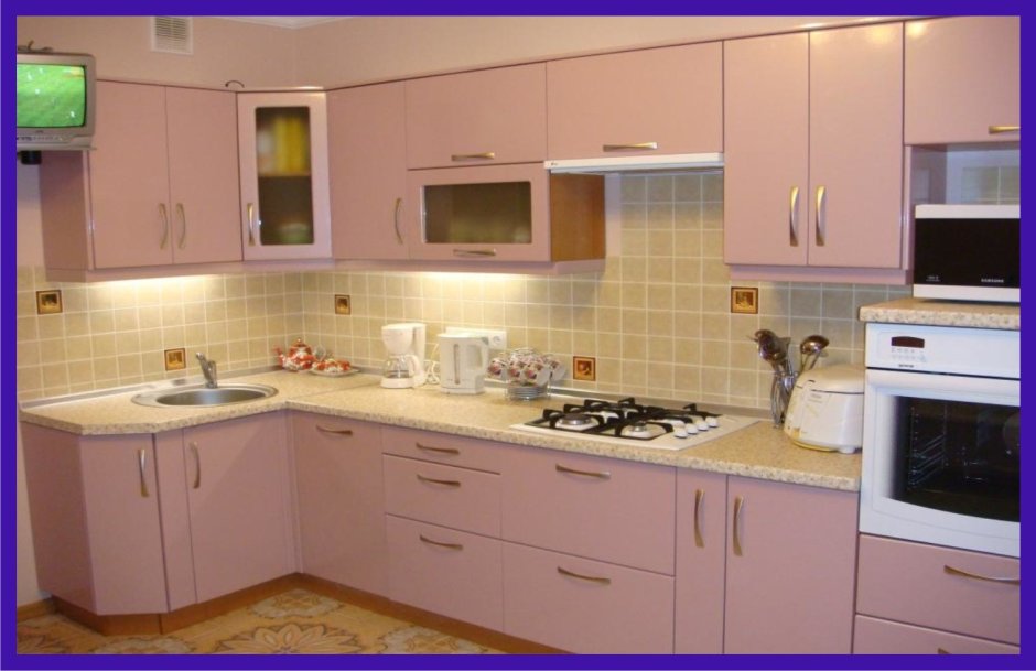 Кухня грязно розового цвета