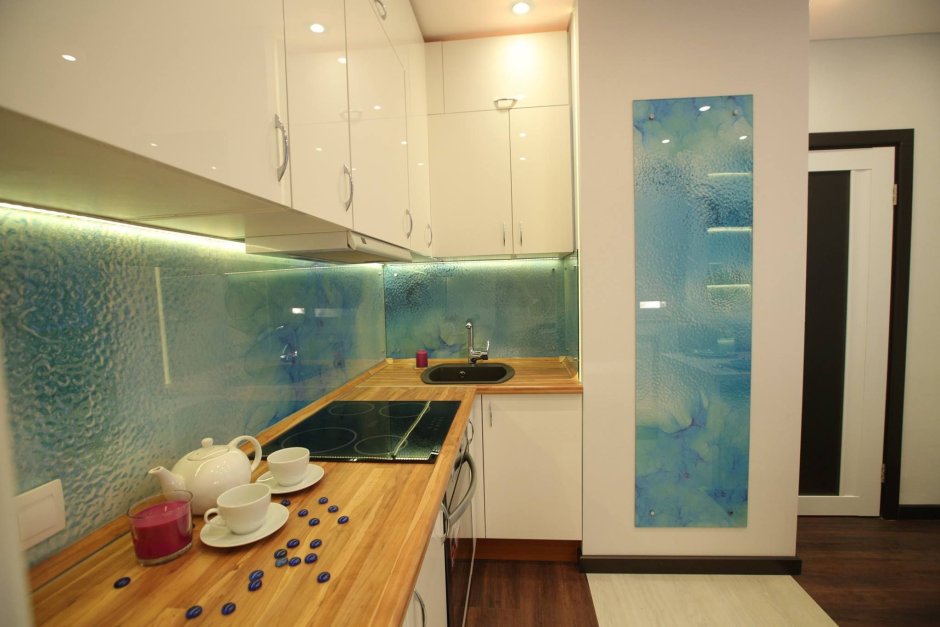 Закаленное стекло в интерьере кухни