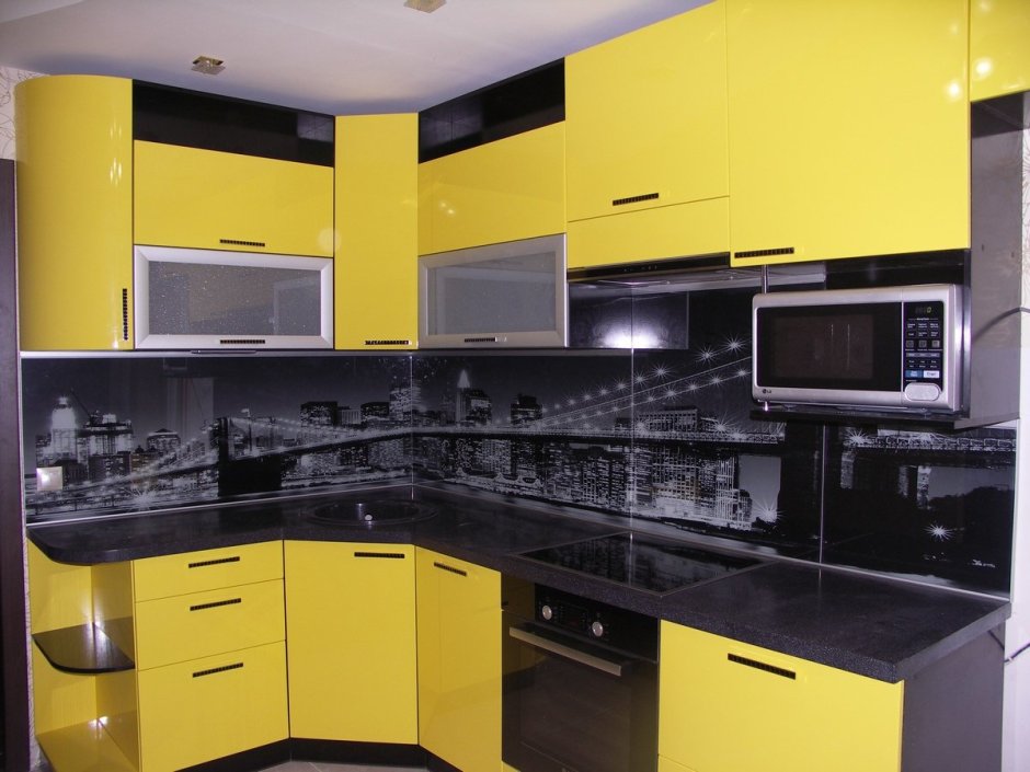 Кухонный гарнитур черно г жёлтый