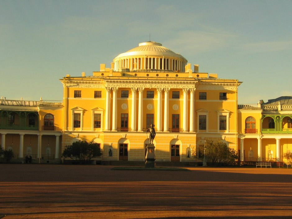 Павловский дворец в Санкт-Петербурге