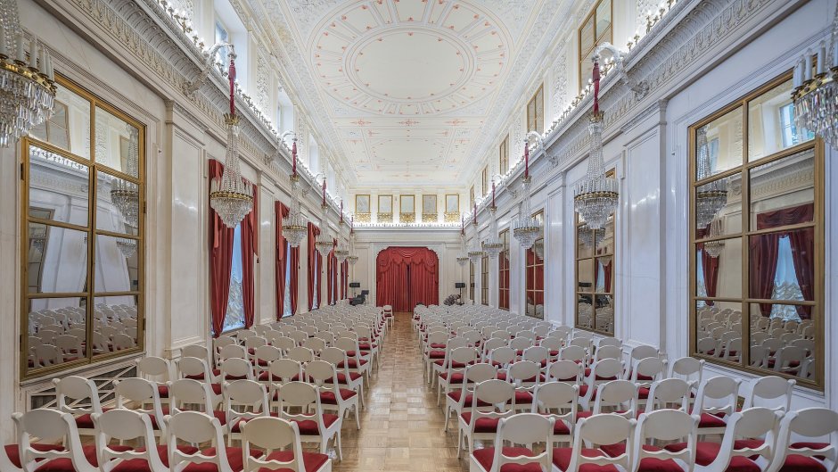 Шереметьевский дворец белый зал