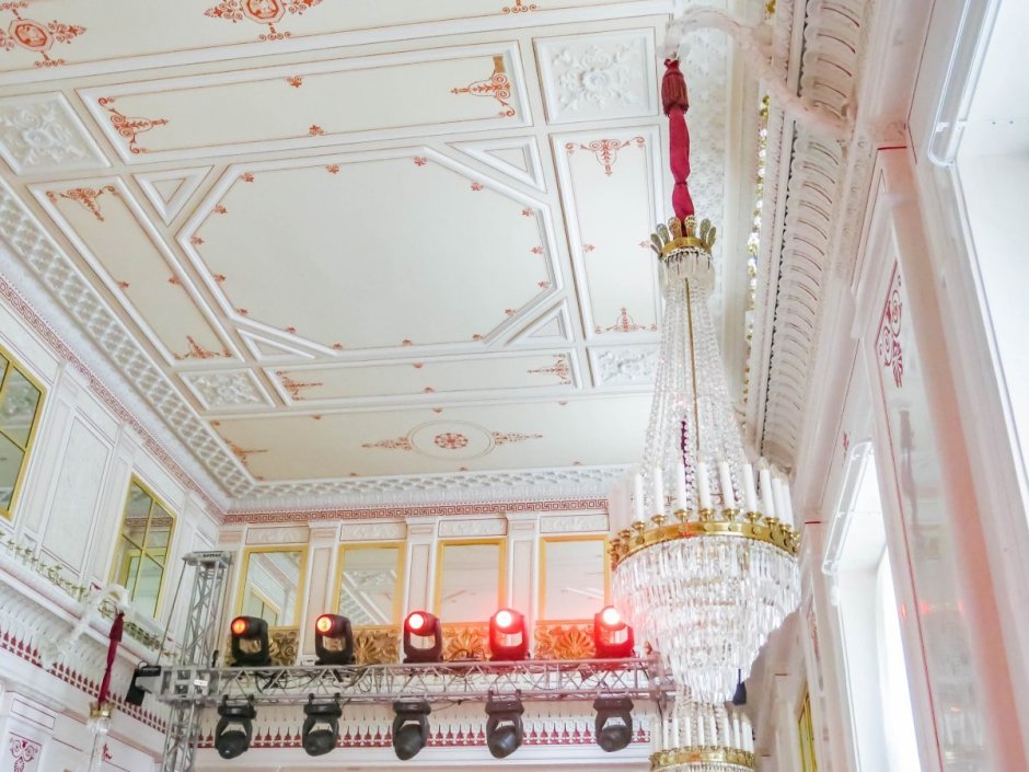 Белый зал Шереметевского дворца Санкт-Петербург