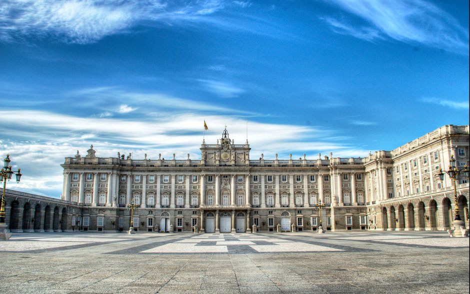 Королевский дворец в г Мадрид в Испании
