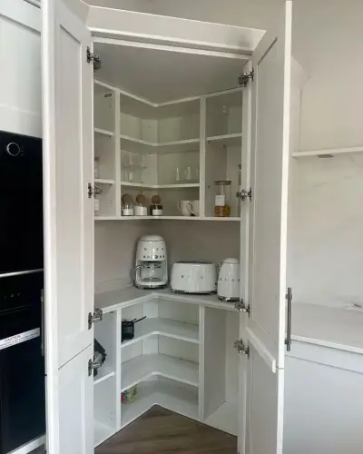 Угловая кладовка на кухне — угловой шкаф на кухне