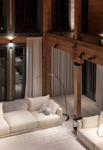 Интерьер загородного дома — гостиная в загородном доме