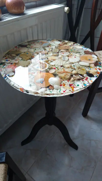 Стол икеа с эпоксидной смолой — столик с ракушками