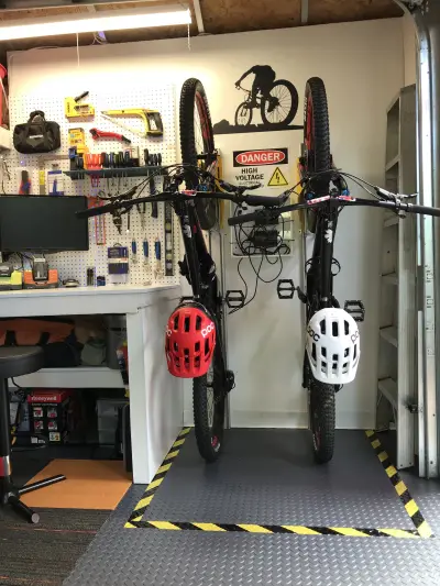 Гараж обустройство — хранение велосипеда