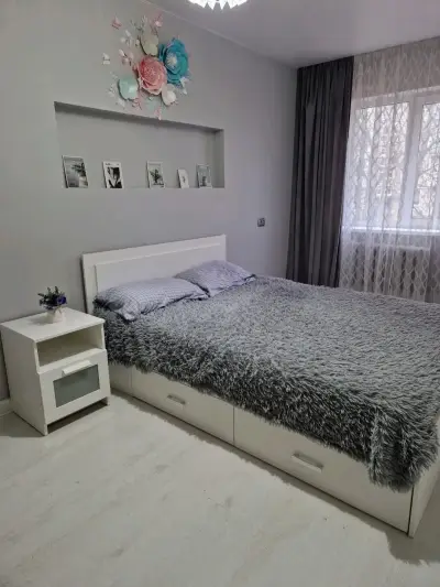 Комната спальни — кровать в интерьере спальни