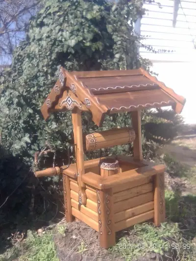 Декоративный колодец из дерева