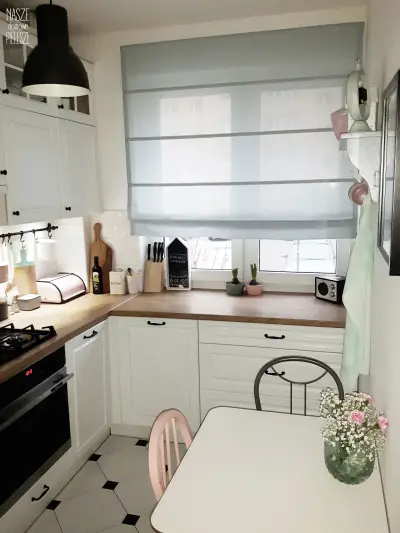 Окно на кухне в хрущевке — римские шторы на кухню