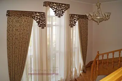 Коллекция трафаретов для ажурных ламбрекенов — шторы над лестницей