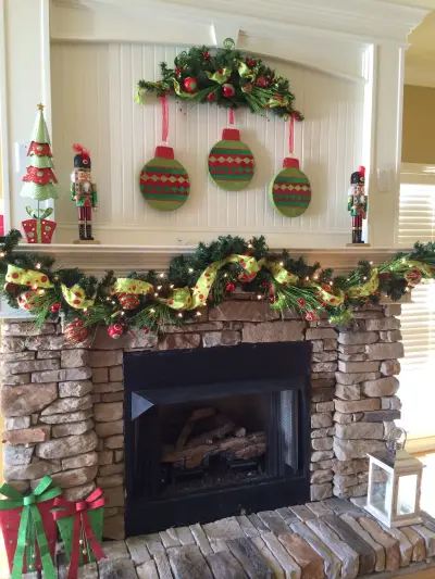 Камин на новый год оформление — камин к новому году