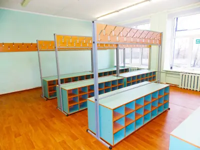 Раздевалка в детском саду — гардероб в школе