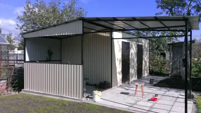 Сарай из металлопрофиля — хозблок для дачи из профнастила