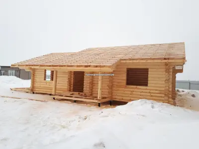 Дом шале из оцилиндрованного бревна — проект одноэтажного дома из бревна