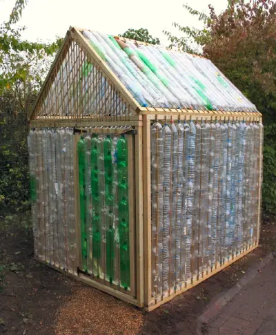 Теплица из пластиковых бутылок — kleines gewächshaus aus plastikflaschen
