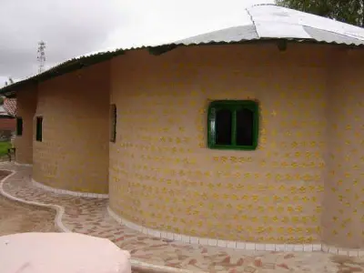 Дом из пластиковых бутылок — дома из бутылок